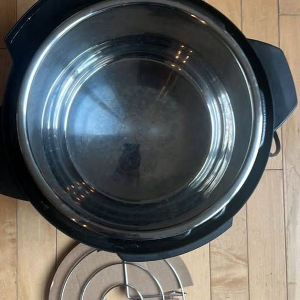 Instant Pot IP-LUX Multi-Use Pressure Cooker - Picture 4 of 5